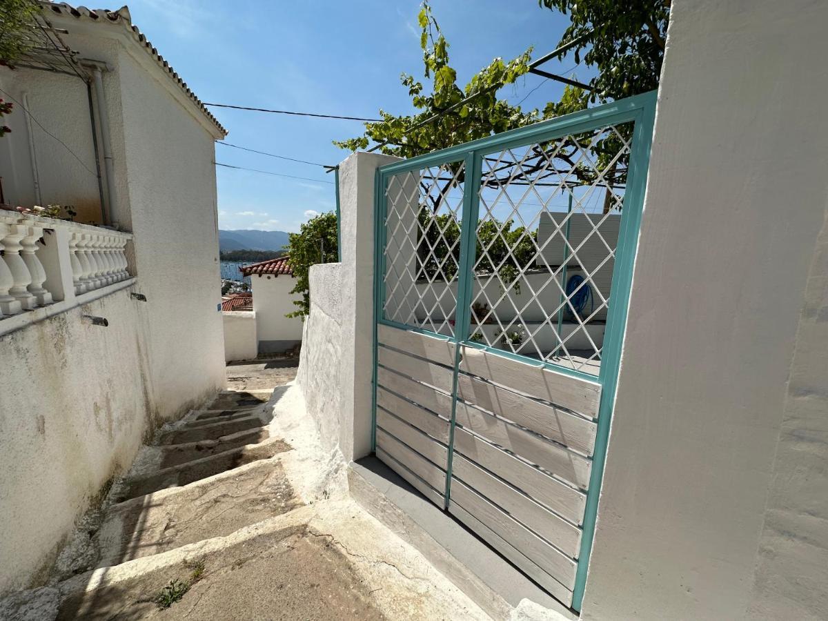 Brinia Cosy Apartment Poros Town Exterior photo